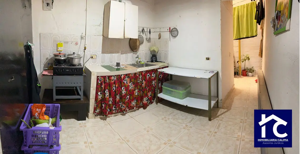 Lote Casa de 2 pisos con entradas independientes